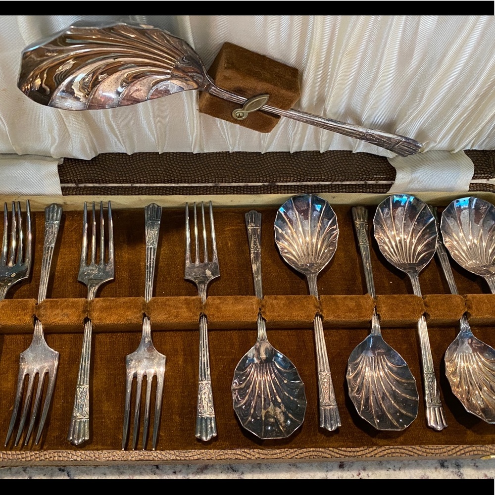 Vintage Yeoman Dessert Silver Plate for Six